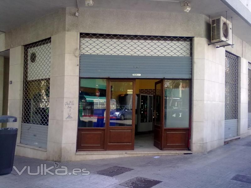 Fachada del local, antes de la instalacin de la Tienda de Vending, frente