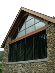 Maison en Jurvielle.(Francia) UNNO Thermic y Persiana Griesser mod.Solotec