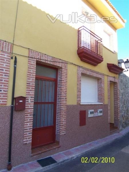 FACHADA DE PISO EN HIGUERA DE LAS DUEÑAS EN VENTA Ó ALQUILER PRECIO INTERESANTE..
