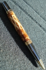 Boligrafo hecho con una pina