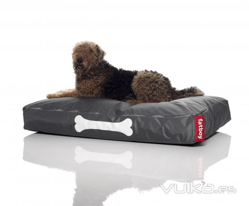 Cama para perro Fatboy. www.espaiflyshop.es