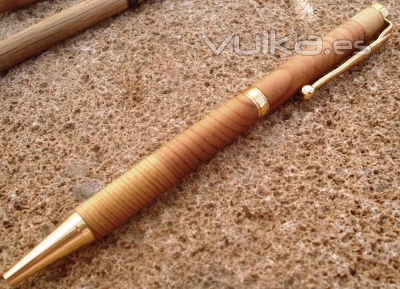 Bolígrafo en madera de pino