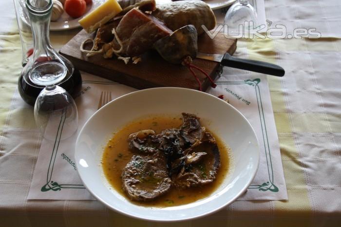 PLATO DE TERNERA CON SETAS DE TEMPORADA