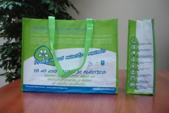 Bolsas de rafia plastificada: bolsas muy resistentes y reutilizables.