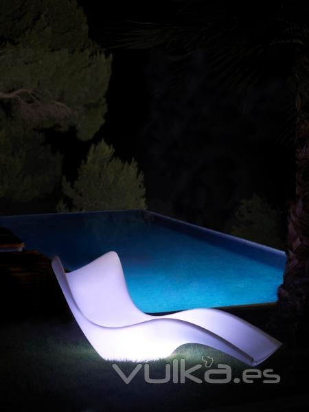 Muebles iluminados Vondom. Tumbona Surf. 