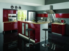 Diseno de cocina cuisine plus en color rojo metalizado