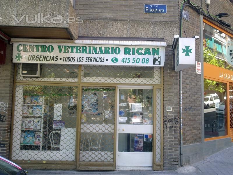 Vista desde la calle del Centro Veterinario Rican