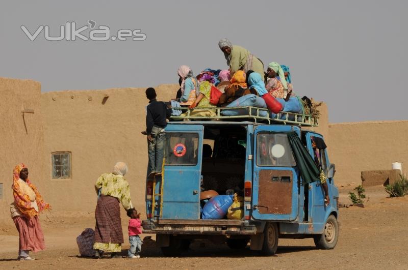 Transporte pblico en el desierto. Marruecos