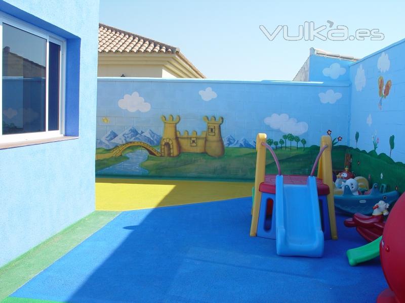 Fachadas y pavimentación con Proyección de SUBER TRES en guardería infantil