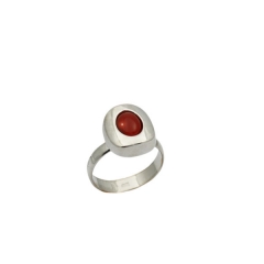 Sortija en plata con coral natural