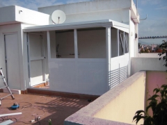 Cerramiento en terraza aluminio lacado blanco