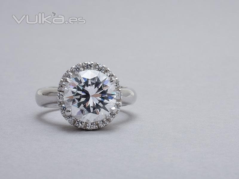 Anillo de plata y circonita