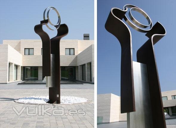 Escultura Oraculo - Altura 4 metros - Acero corten y acero inoxidable