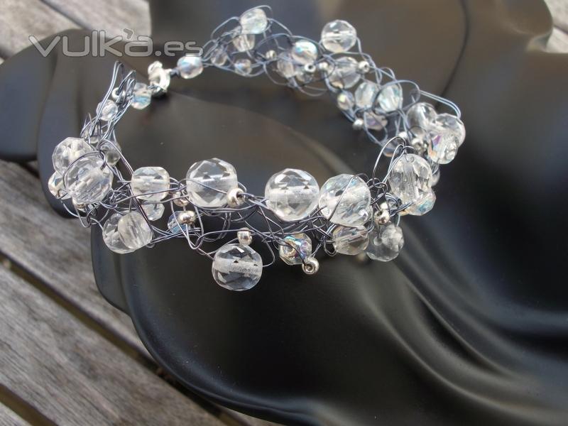 Pulsera hielo. Hecha a mano con cristal de Bohemia