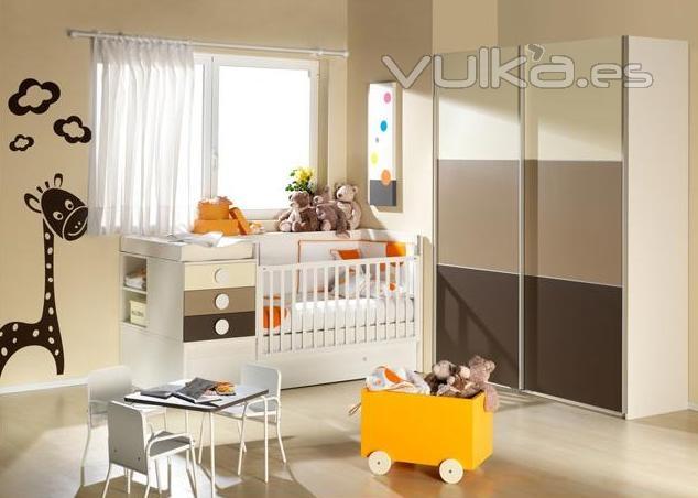 dormitorio infantil con cuna convertible