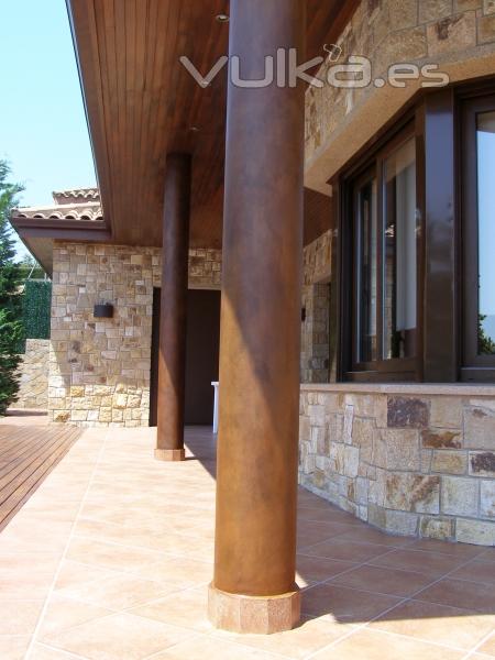 Columna con efecto hierro oxidado