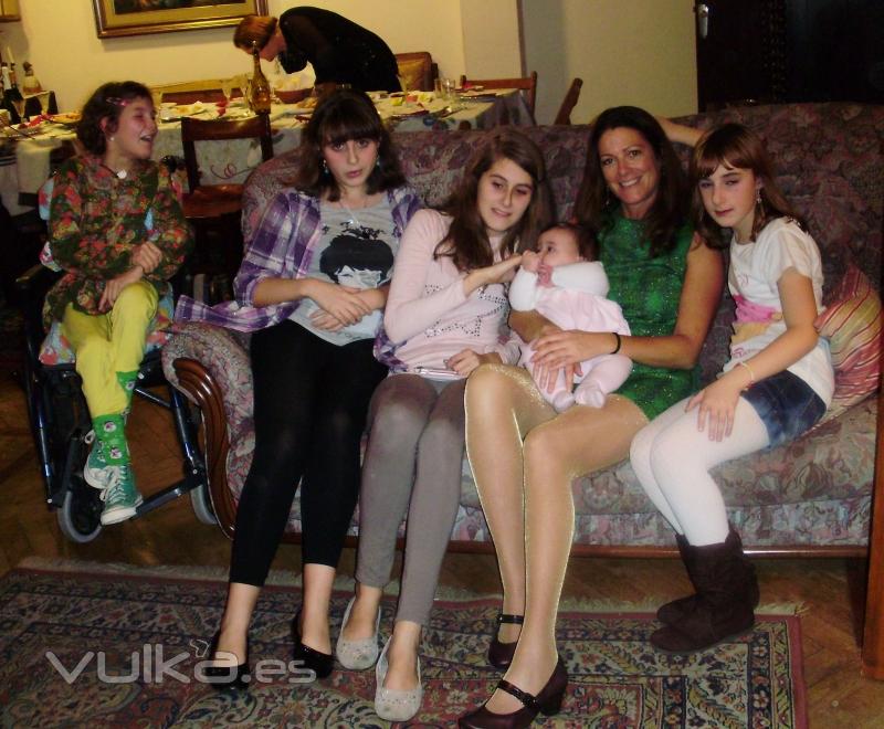 Una hija y cinco nietas de Carlos Roces