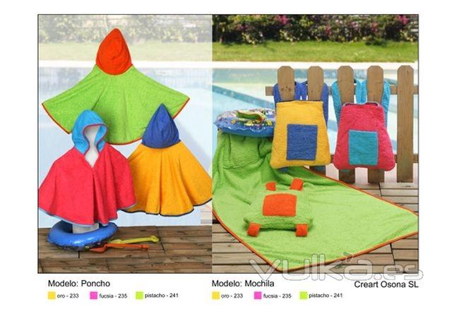 ponchos y mochilas infantiles para la playa