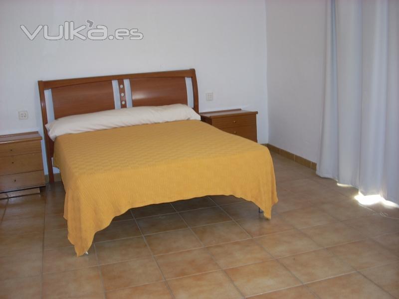 Rossell - Gran casa  4 dormitorios, 2 baos, terraza, exterior 80.000 E.