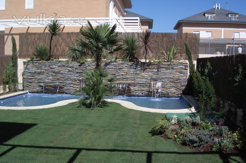 Proyecto piscina con cascadas