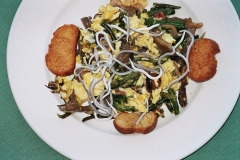 Revuelto de temporada con gulas