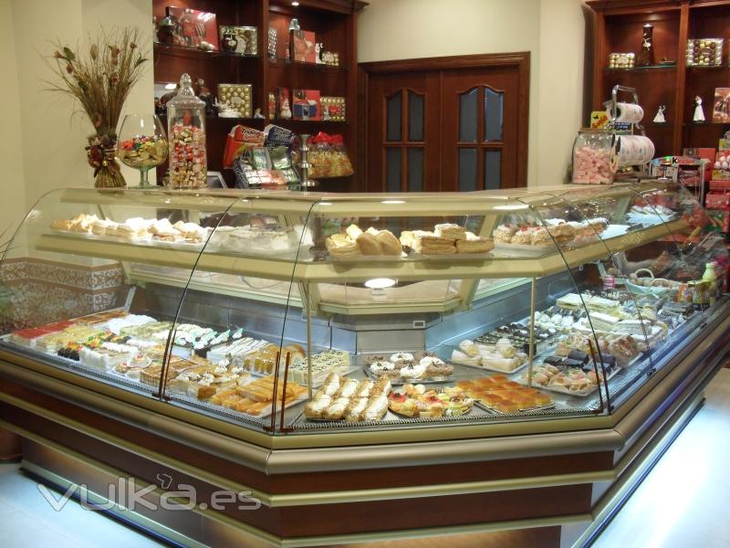 Visiten nuestra tienda con un gran surtido en pasteles y bombones.