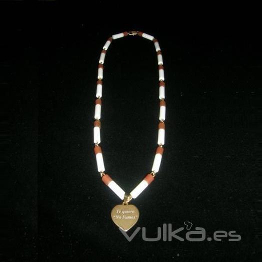 Collar de cigarrillos elaborados con piedras semipreciosas Jade y Agata con corazn baado en oro 