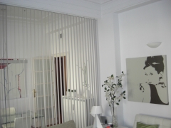 Cortina vertical de pvc blanca vivienda valencia