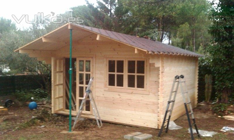 Proceso de montaje de caseta de jardin a nuestro cliente de Begues