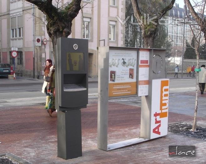 Equipo de exteriores para gestionar alquiler de bicicletas. 