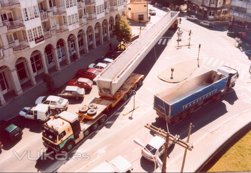 Transporte de viga artesa con dolly y gndola intermedia