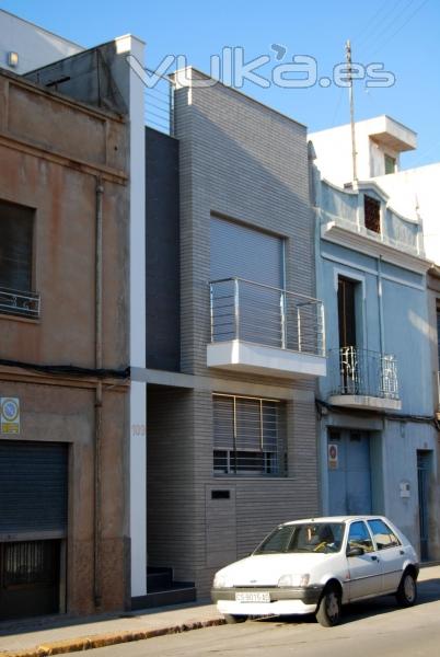 VIVIENDA UNIFAMILIAR ENTRE MEDIANERAS. ALMAZORA