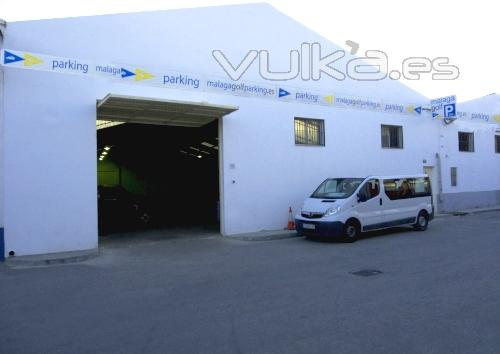 Nave de acceso al parking Mlaga Golf