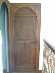 Puerta de madera tallada rabe