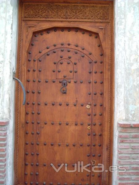 puerta de madera exterior