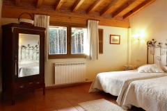 Habitacion con cabezal de forja