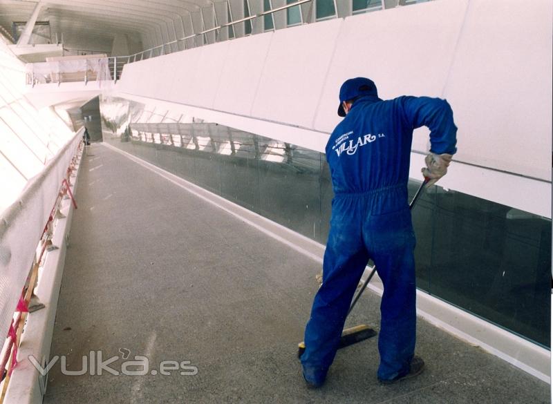 Limpiezas Villar, empresa de limpieza adjudicada para la limpieza del aeropuerto de Bilbao.