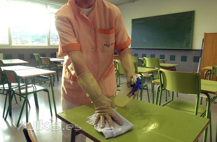 Limpieza de colegios, hospitales, grandes superficies. Limpiezas Villar, su empresa de limpieza.