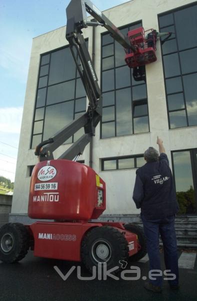 Limpieza de fachadas en vizcaya. Empresa de limpieza certificada en Prevencin de riesgos.