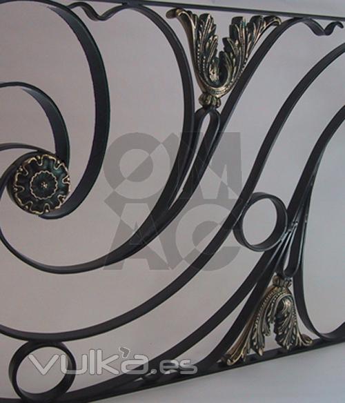 Detalle barandilla forja artística y ornamentos creados exclusivamente por OMAC.