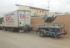 Grua tirada por camion