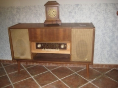 Radio y tocadiscos restaurada