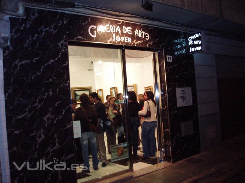 Noche de inauguración en la Galería de Arte Jover