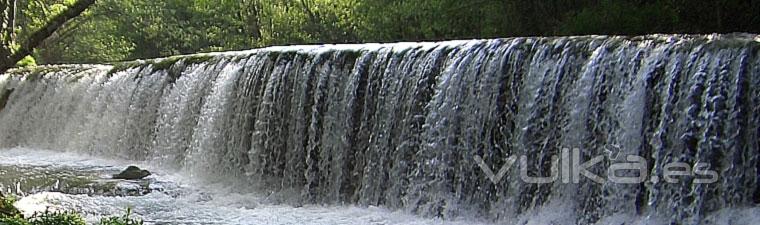 Cascada de la presa en Valdelateja