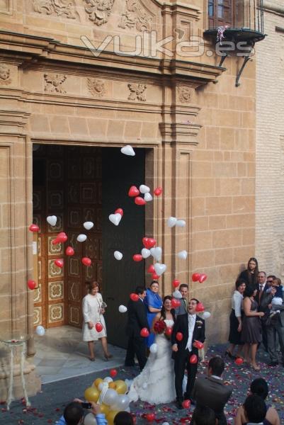 suelta de globos corazn para bodas