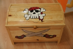 Baul pirata. pvp: 50eur (pintados a mano)