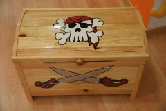 BAUL PIRATA. PVP: 50EUR (PINTADOS A MANO)