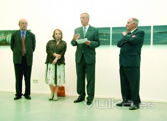 Inauguracin de  esposicion  de Carlos Roces, con el Vice.Rector de la Universidad, la Alcaldesa de 