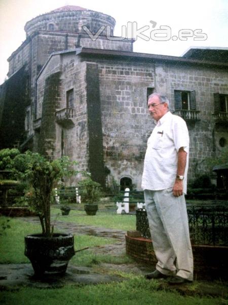 Carlos Roces, en el Museo de San Agustn, en Manila, en 1998