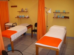 Amplias cabinas para diferentes tratamientos esteticos como la radiofrecuencia, cavitacion etc